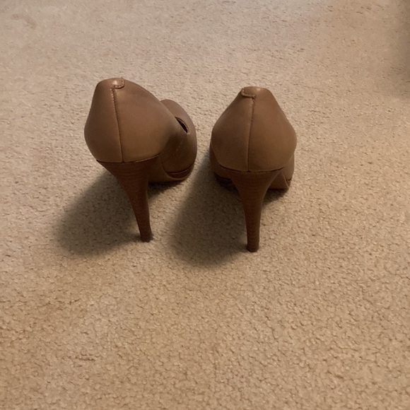 Nine West Rocha Leather Platform Pump - Picture 2 of 5